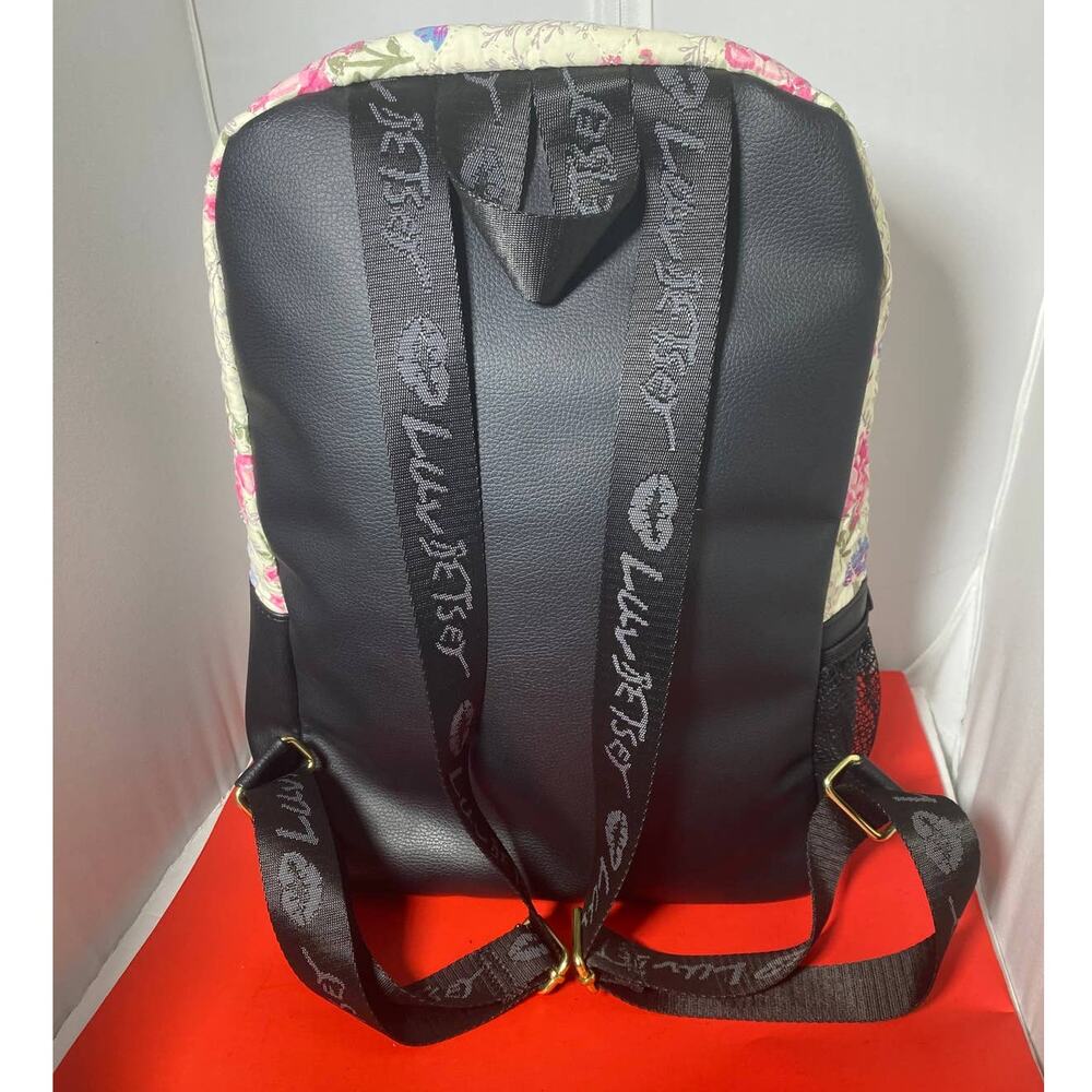 Luv Betsy by Betsy Johnson quilted Floral backpack medium size - Picture 5 of 9
